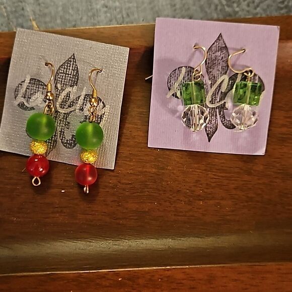 2 pair Hand Crafted Beaded Earrings - Picture 4 of 8